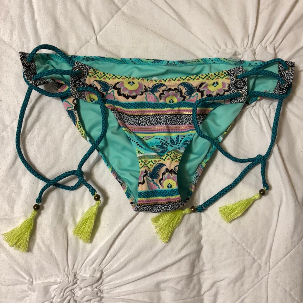 Patterned bikini bottom with tassels
